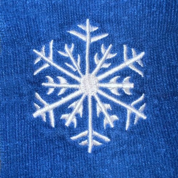 Set of 4 Small Christmas Hand Towels - Picture 3 of 9